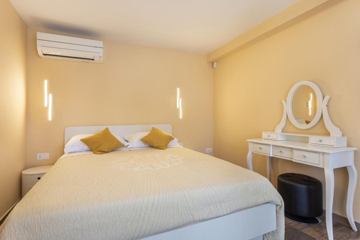 Villa Vita In Porec - Haus Fuer 6-8 Personen Kaštelir Kültér fotó