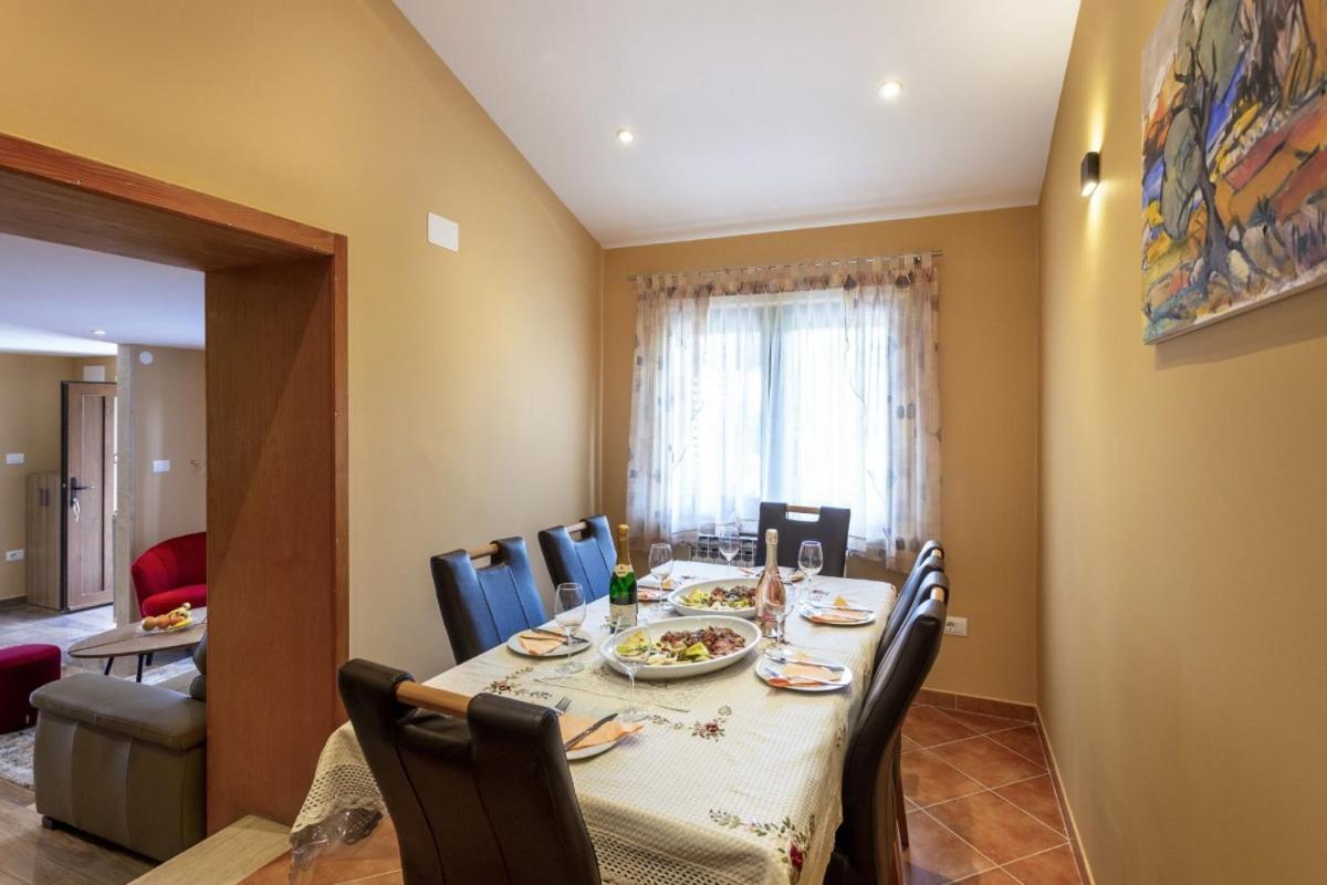 Villa Vita In Porec - Haus Fuer 6-8 Personen Kaštelir Kültér fotó