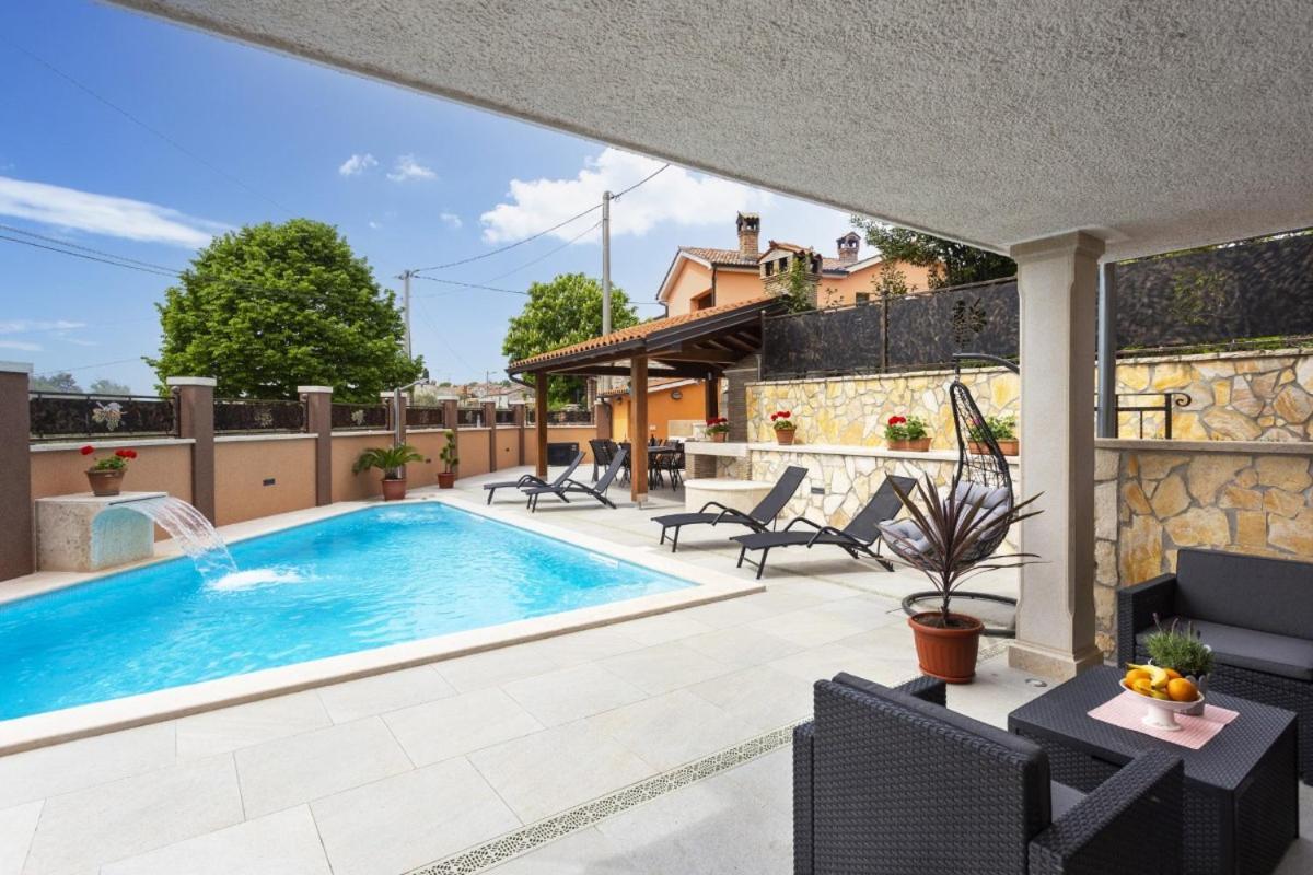 Villa Vita In Porec - Haus Fuer 6-8 Personen Kaštelir Kültér fotó