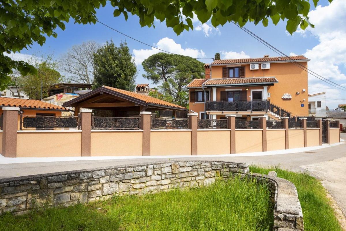Villa Vita In Porec - Haus Fuer 6-8 Personen Kaštelir Kültér fotó
