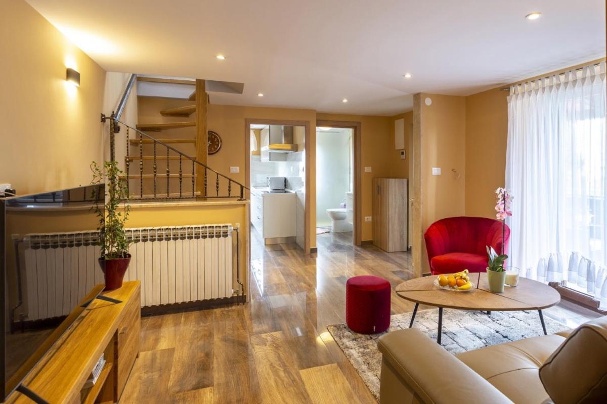 Villa Vita In Porec - Haus Fuer 6-8 Personen Kaštelir Kültér fotó