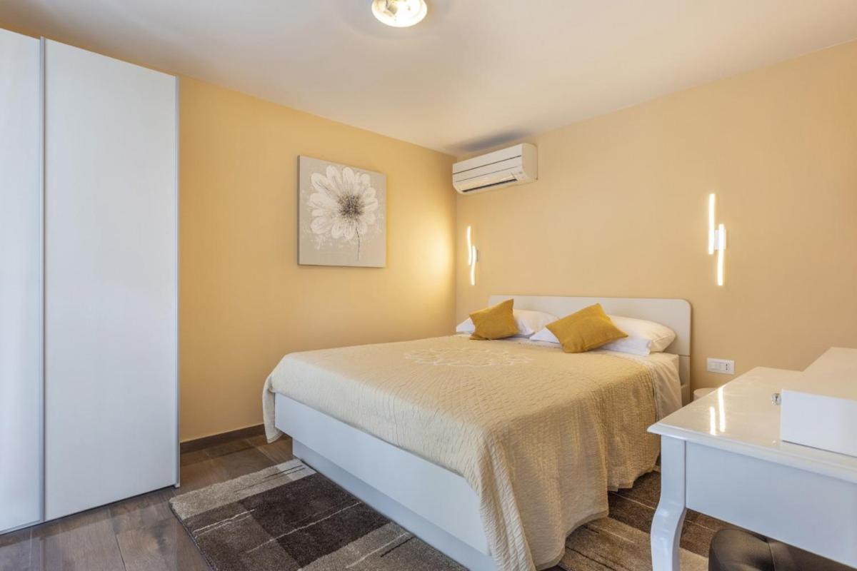 Villa Vita In Porec - Haus Fuer 6-8 Personen Kaštelir Kültér fotó
